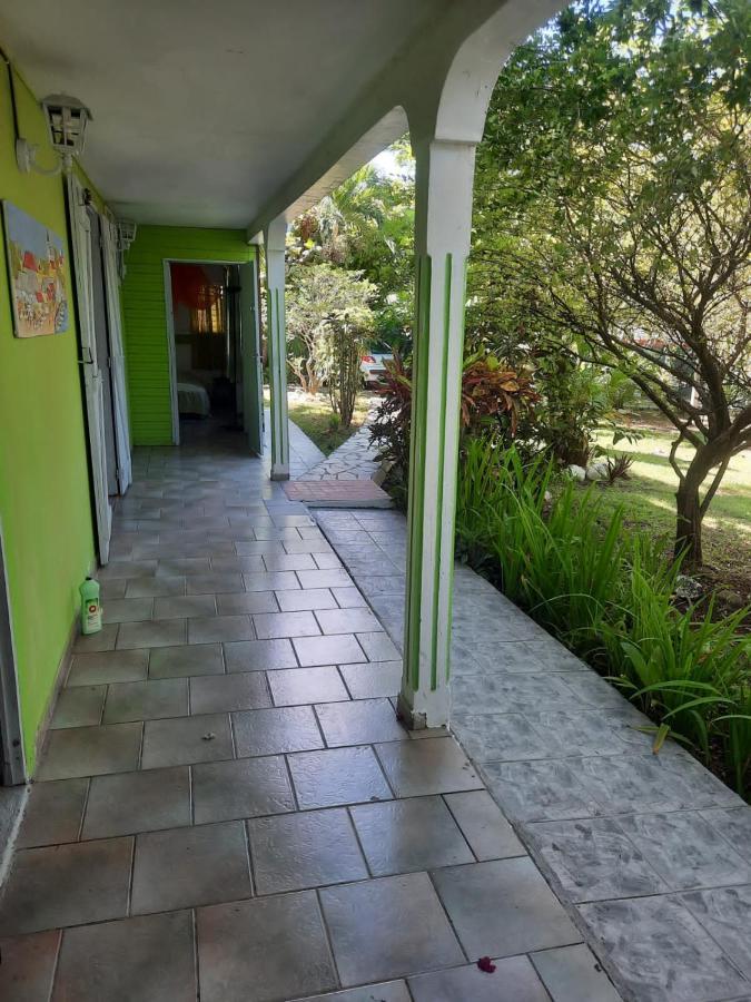 Le Jardin De Massieux Lägenhet Bouillante Exteriör bild